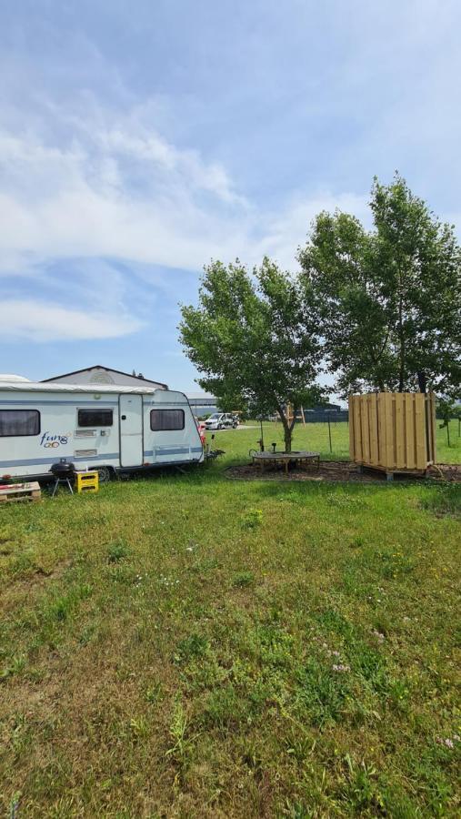 Louise'S Camper Hotel Neusiedl an der Zaya Luaran gambar